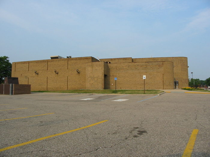 Beacon East Cinemas - June 2002 (newer photo)